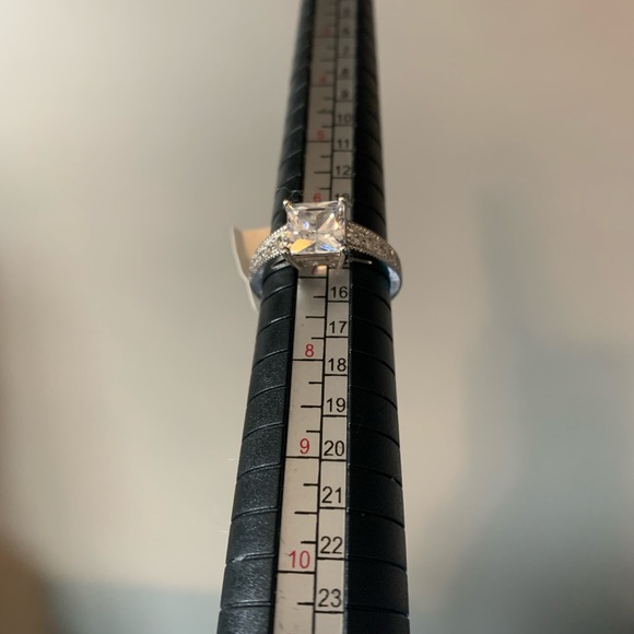 Size 7 new silver square cut ring - Picture 2 of 3